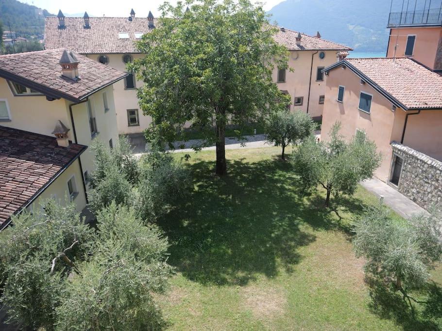 La Corte Del Cigno Monte Isola Exterior photo
