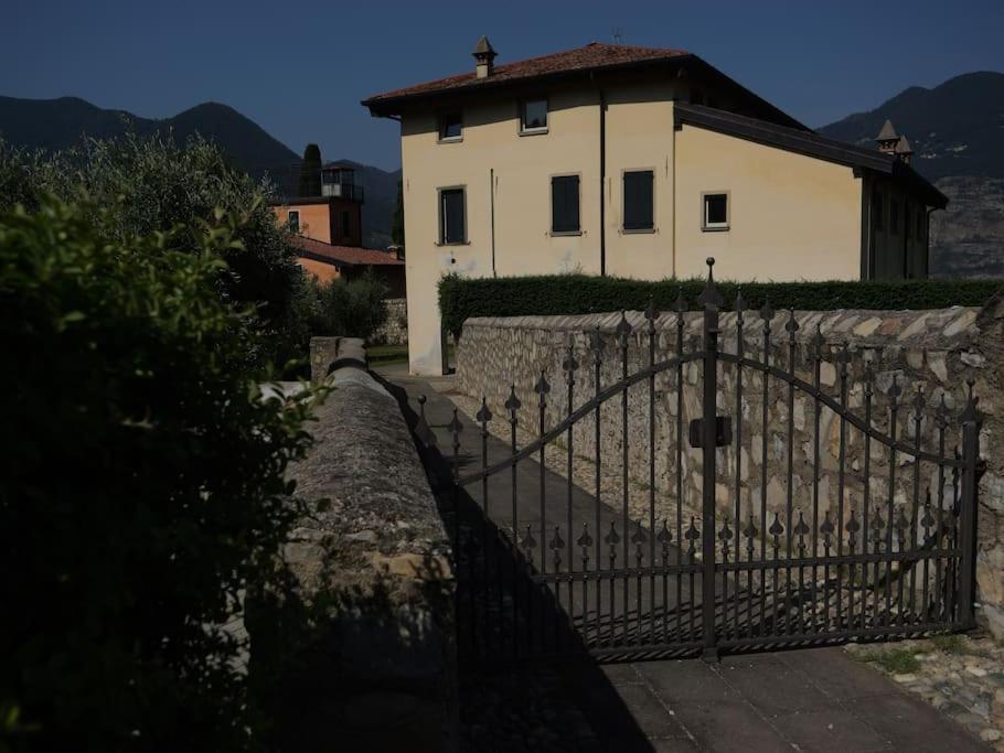 La Corte Del Cigno Monte Isola Exterior photo
